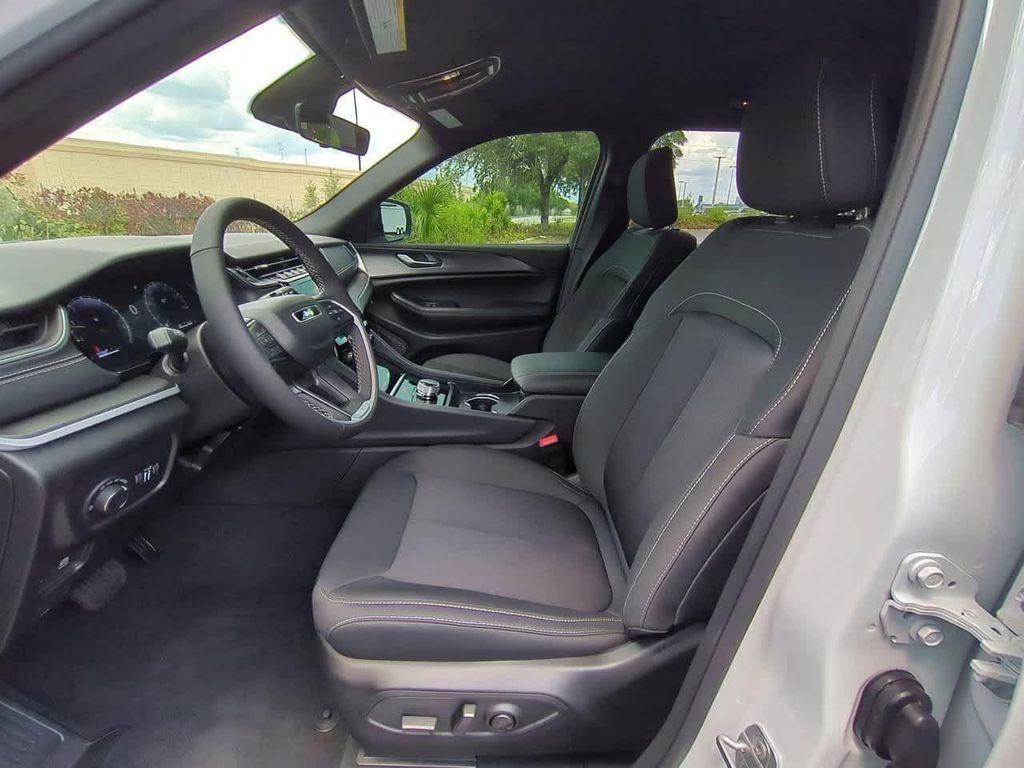 new 2025 Jeep Grand Cherokee L car, priced at $34,098