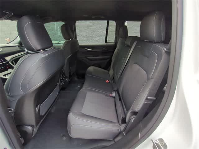 new 2025 Jeep Grand Cherokee car, priced at $35,900