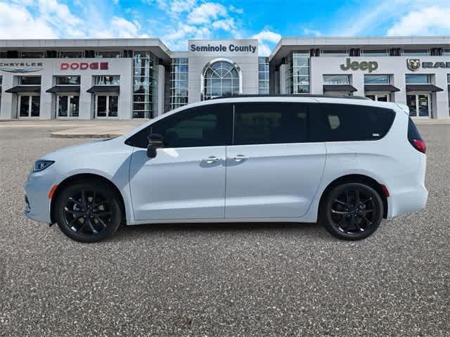 new 2024 Chrysler Pacifica car