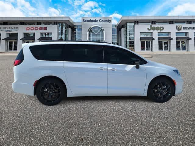 new 2024 Chrysler Pacifica car