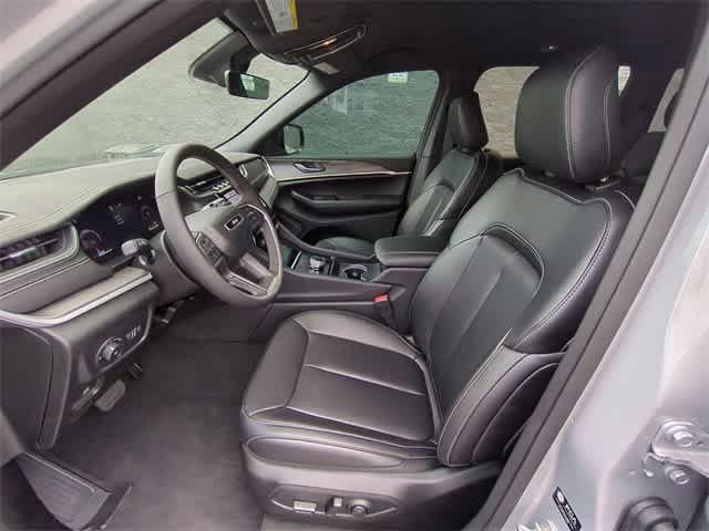 new 2025 Jeep Grand Cherokee car, priced at $41,900