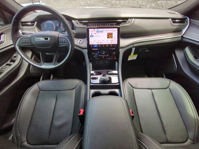 new 2025 Jeep Grand Cherokee car, priced at $47,900