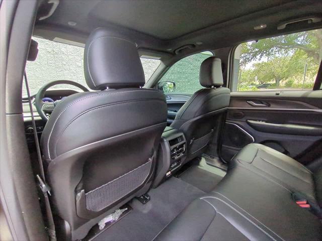 new 2025 Jeep Grand Cherokee car, priced at $47,900