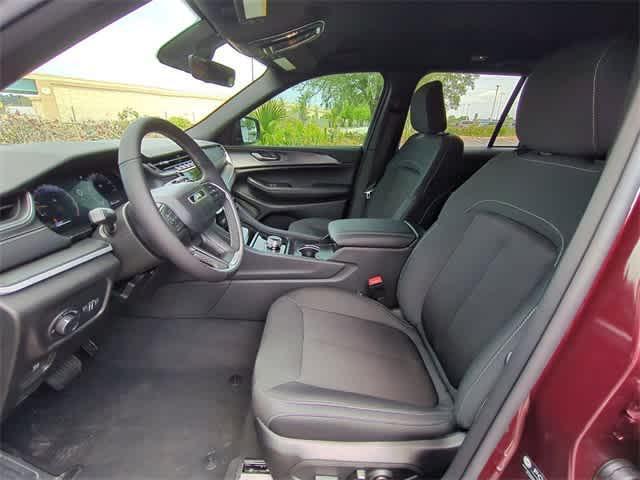 new 2025 Jeep Grand Cherokee car, priced at $35,900