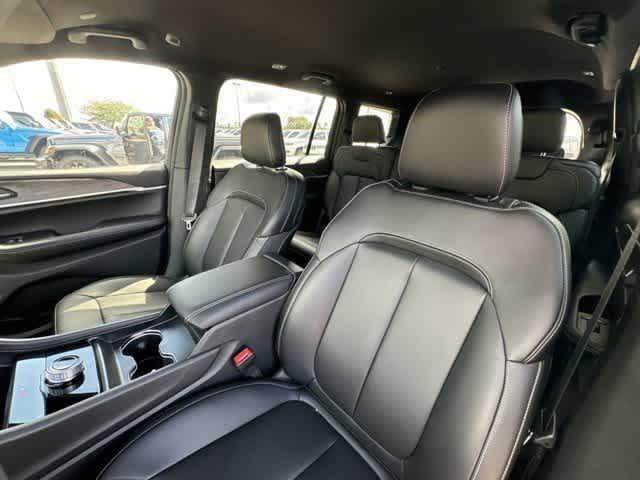 new 2024 Jeep Grand Cherokee L car, priced at $54,170