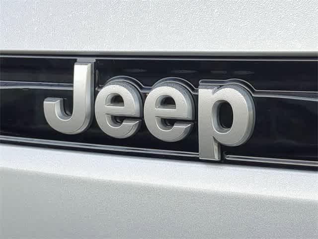 new 2025 Jeep Grand Cherokee car, priced at $35,900
