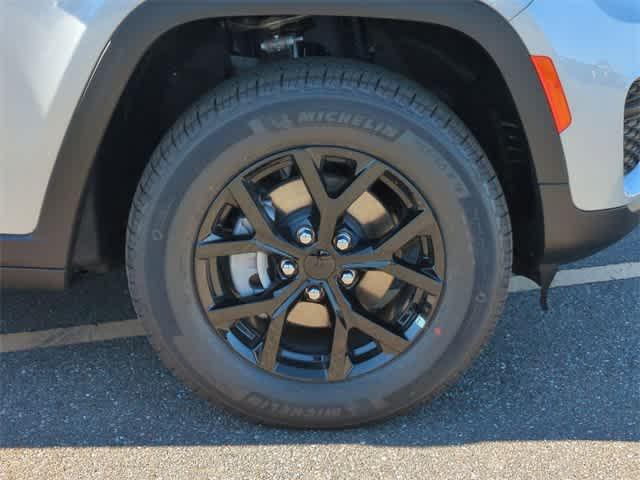 new 2025 Jeep Grand Cherokee car, priced at $45,025