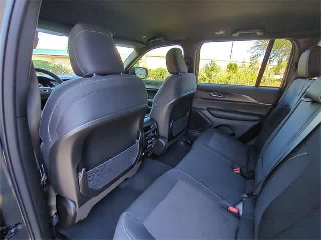 new 2025 Jeep Grand Cherokee car, priced at $35,900