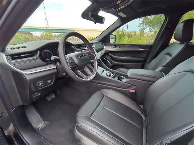 new 2025 Jeep Grand Cherokee car, priced at $47,900