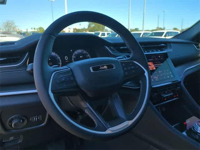 new 2025 Jeep Grand Cherokee car, priced at $41,220