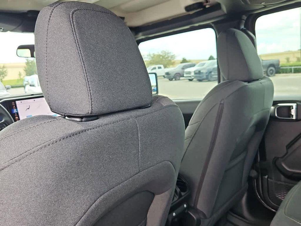 new 2025 Jeep Gladiator car, priced at $39,000