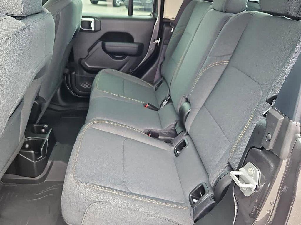 new 2025 Jeep Gladiator car, priced at $39,000