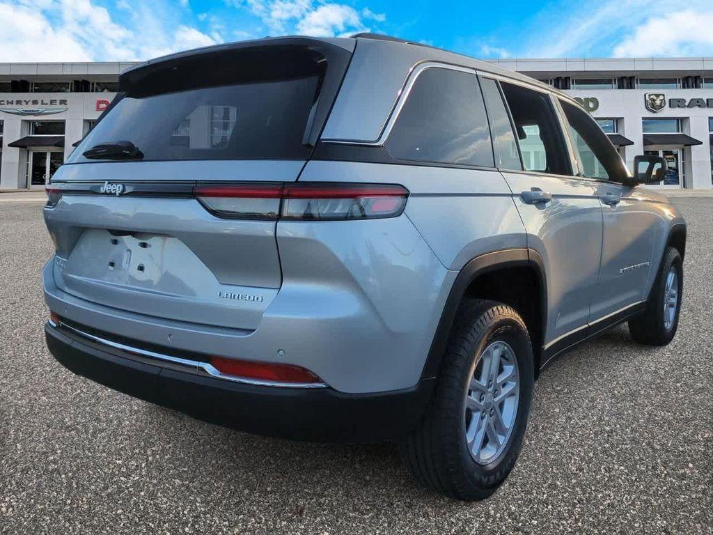 new 2025 Jeep Grand Cherokee car, priced at $37,553