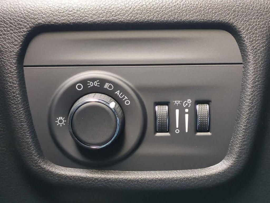 new 2025 Jeep Grand Cherokee car, priced at $37,553