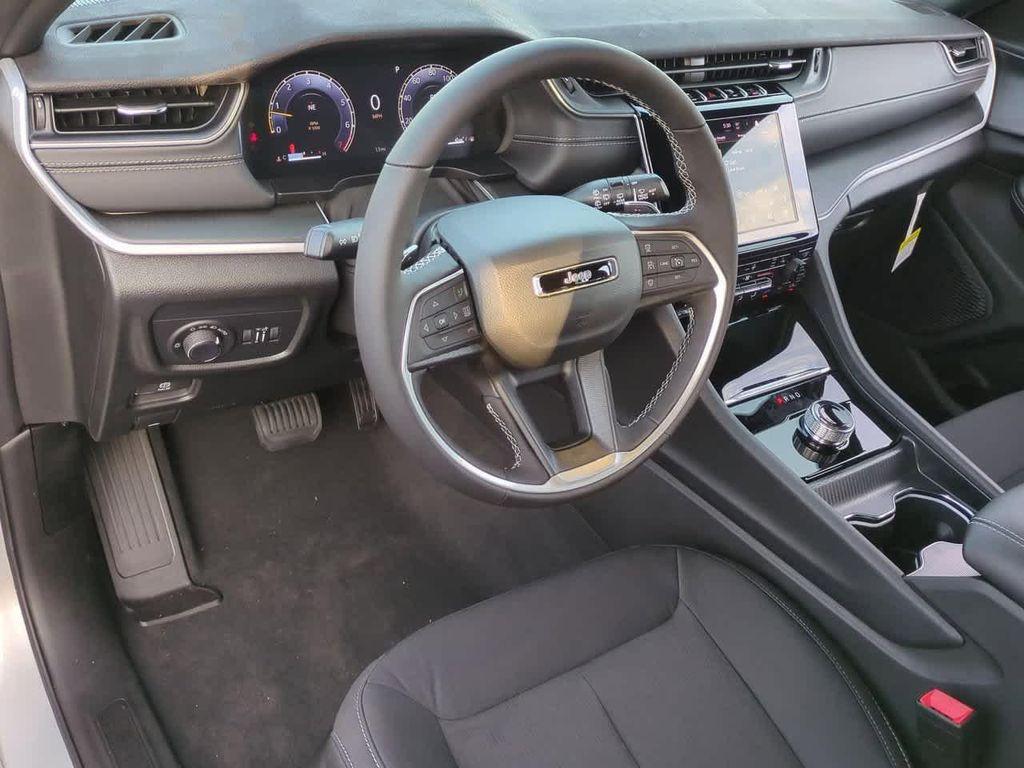 new 2025 Jeep Grand Cherokee car, priced at $37,553