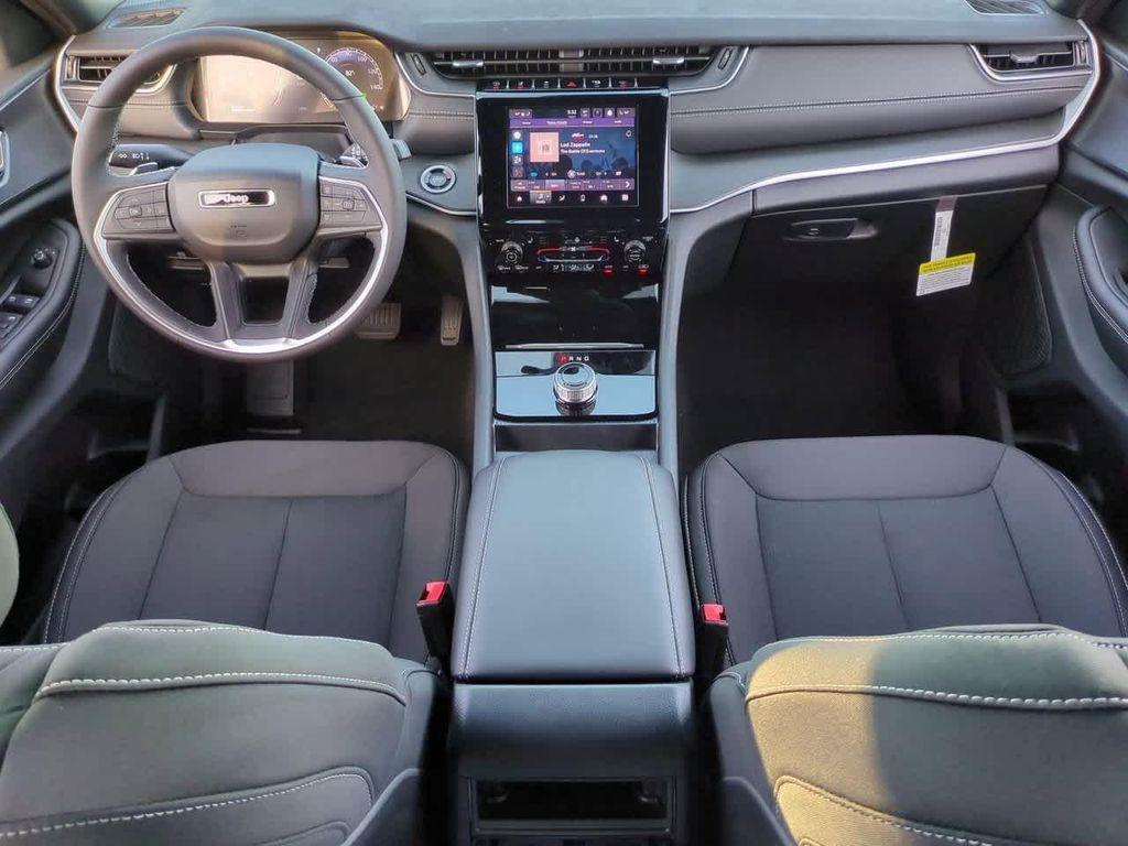 new 2025 Jeep Grand Cherokee car, priced at $37,553