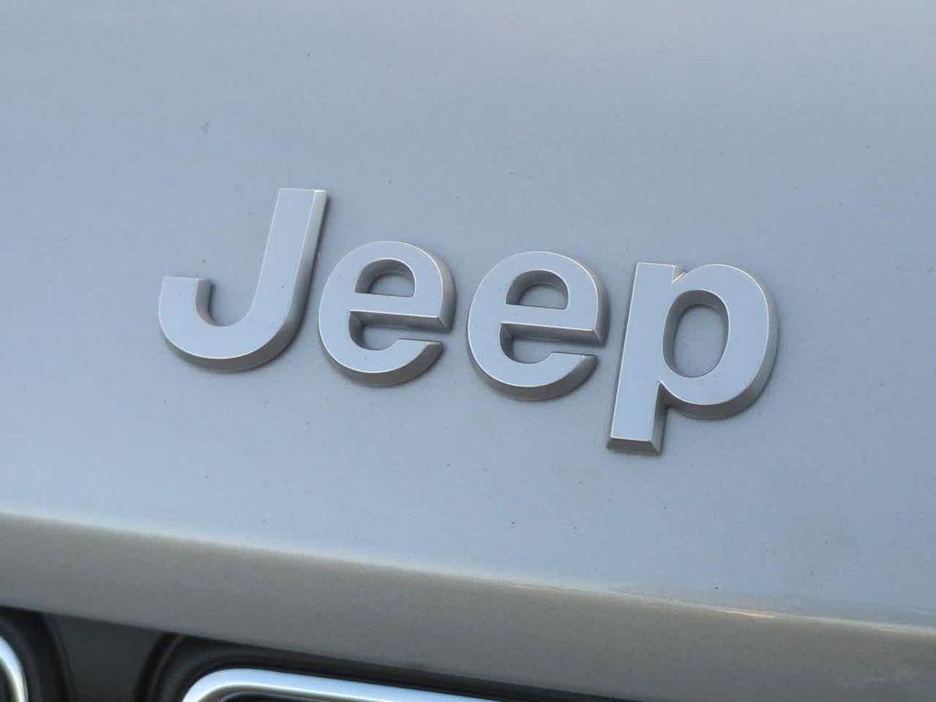 new 2025 Jeep Grand Cherokee car, priced at $37,553