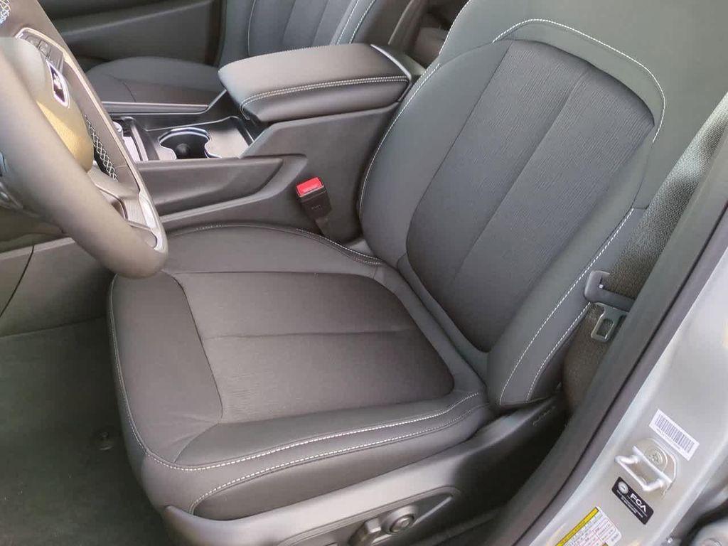 new 2025 Jeep Grand Cherokee car, priced at $37,553