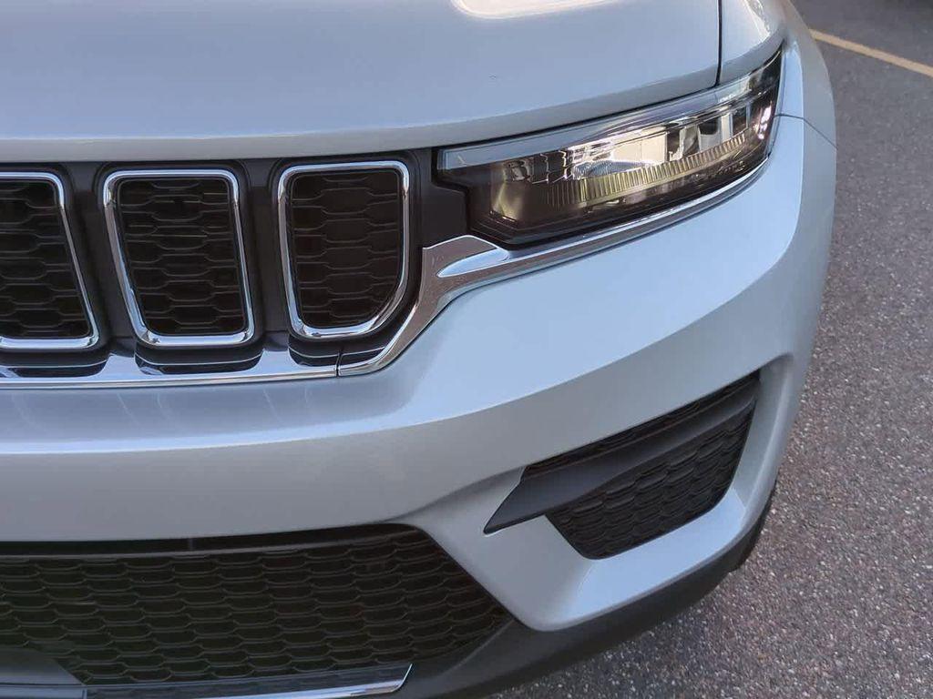 new 2025 Jeep Grand Cherokee car, priced at $37,553