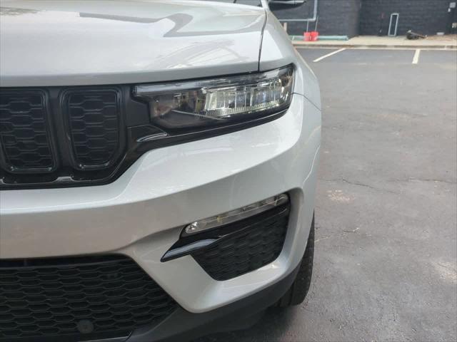new 2025 Jeep Grand Cherokee car, priced at $45,900