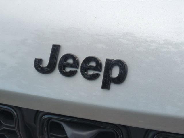 new 2025 Jeep Grand Cherokee car, priced at $45,900