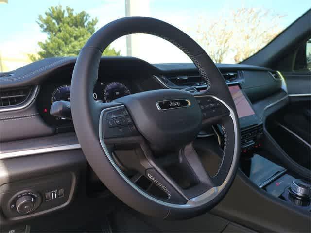 new 2025 Jeep Grand Cherokee car, priced at $47,900