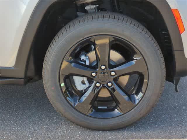 new 2025 Jeep Grand Cherokee car, priced at $47,900