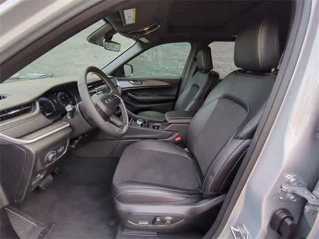 new 2025 Jeep Grand Cherokee car, priced at $38,250