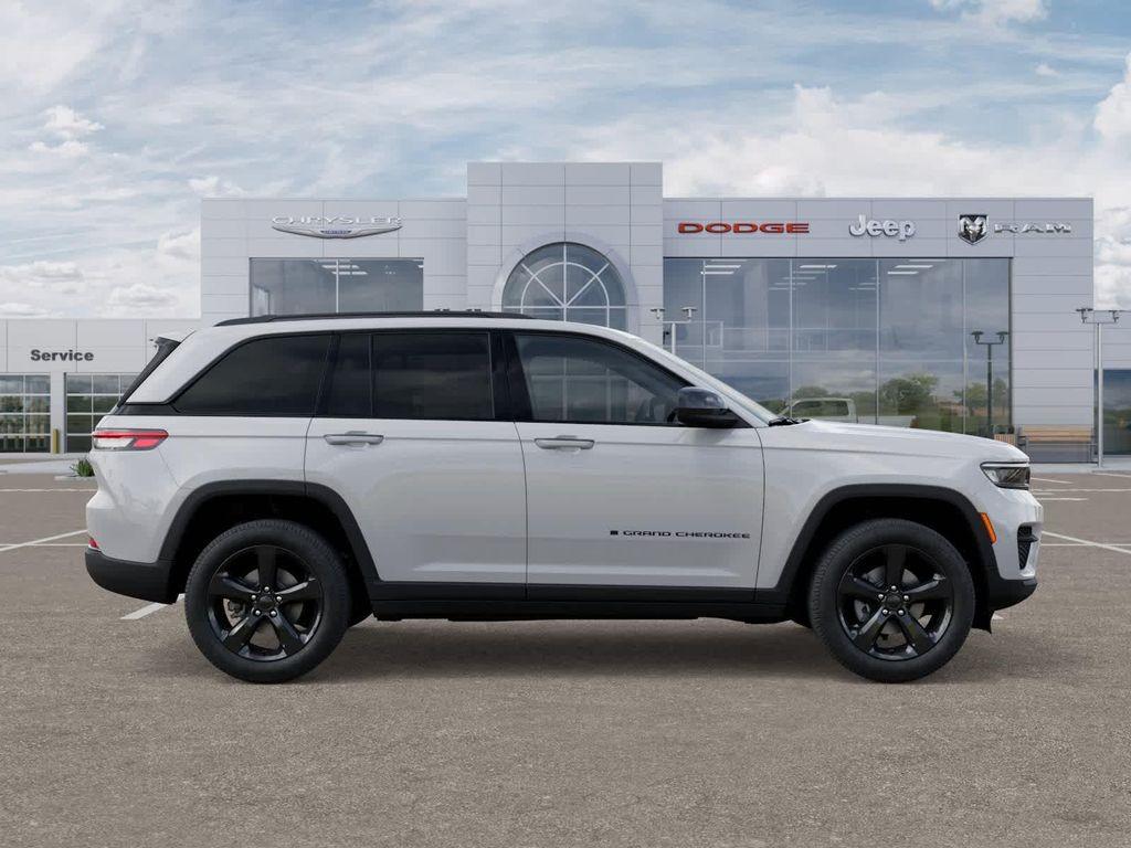 new 2025 Jeep Grand Cherokee car, priced at $40,445