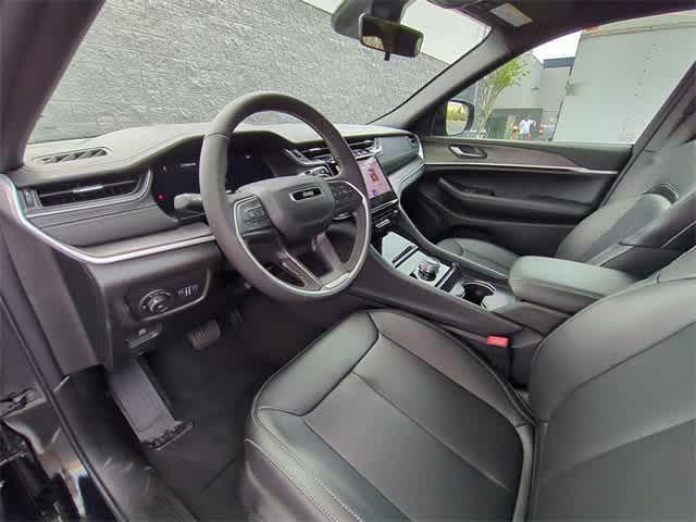 new 2025 Jeep Grand Cherokee car, priced at $38,900