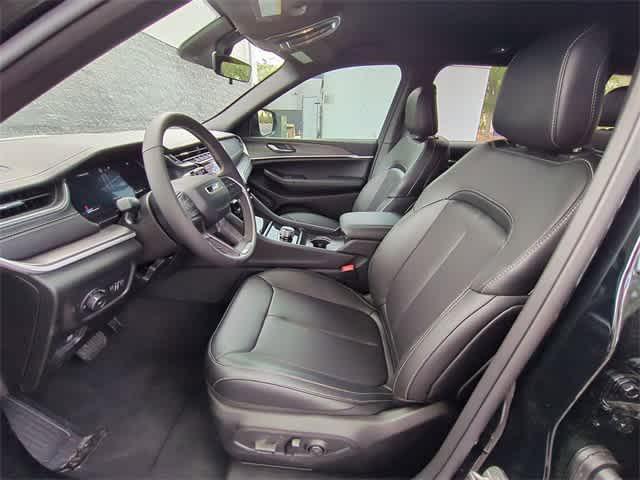 new 2025 Jeep Grand Cherokee car, priced at $38,900
