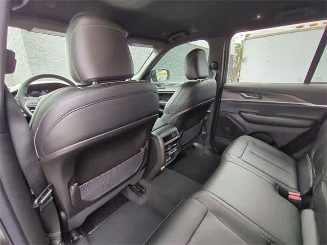 new 2025 Jeep Grand Cherokee car, priced at $38,900