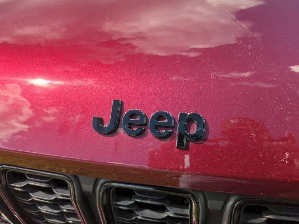 used 2024 Jeep Grand Cherokee car, priced at $27,995