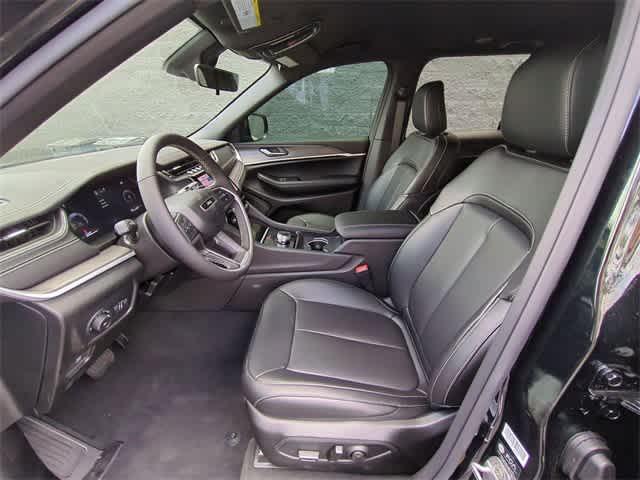 new 2025 Jeep Grand Cherokee car, priced at $36,900