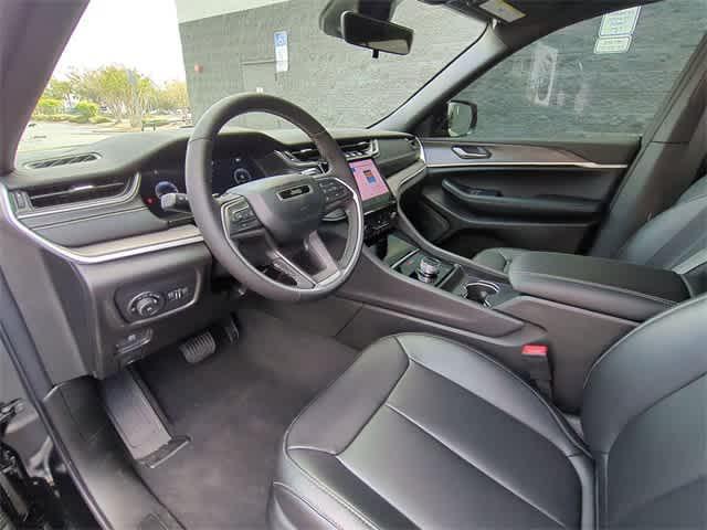 new 2025 Jeep Grand Cherokee car, priced at $36,900