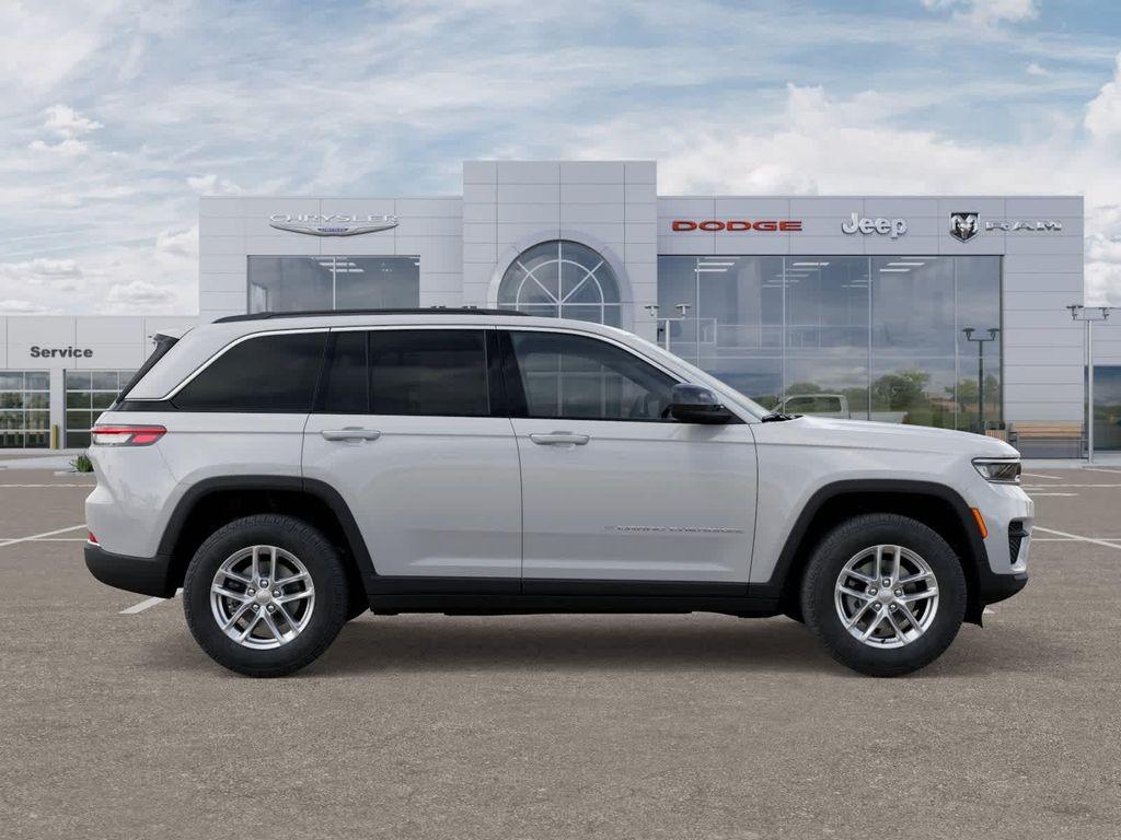 new 2025 Jeep Grand Cherokee car, priced at $38,689
