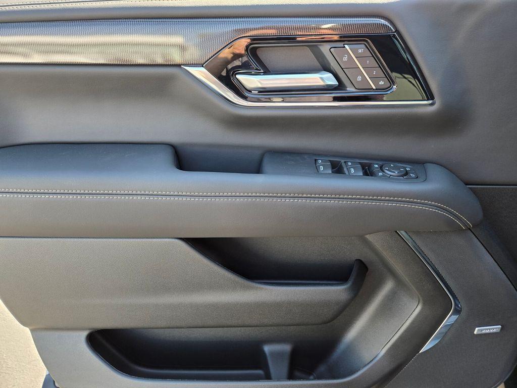new 2025 GMC Yukon car, priced at $74,105