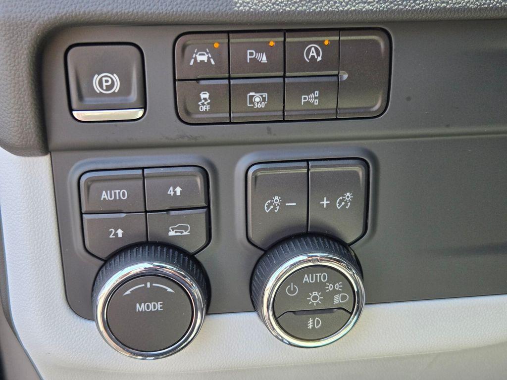 new 2025 Chevrolet Suburban car, priced at $83,120