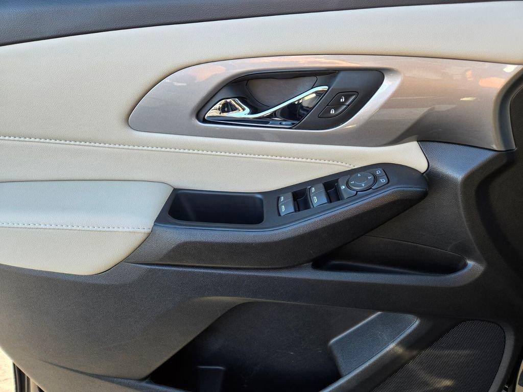 used 2023 Chevrolet Traverse car, priced at $28,589