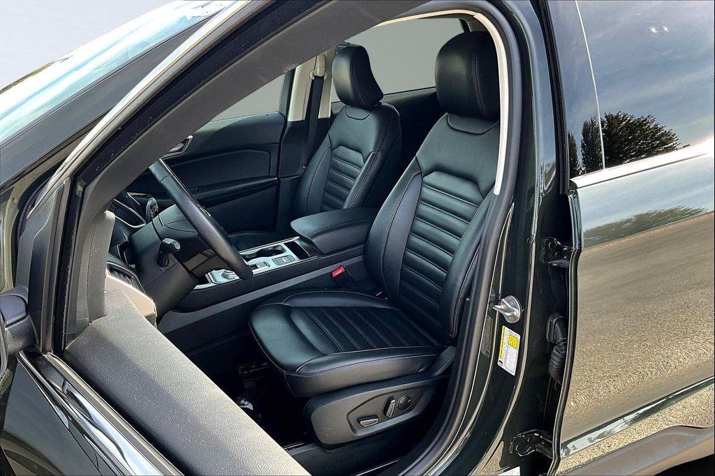 used 2022 Ford Edge car, priced at $25,998