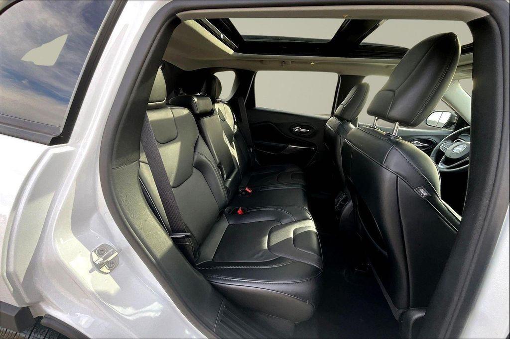 used 2022 Jeep Cherokee car, priced at $23,987