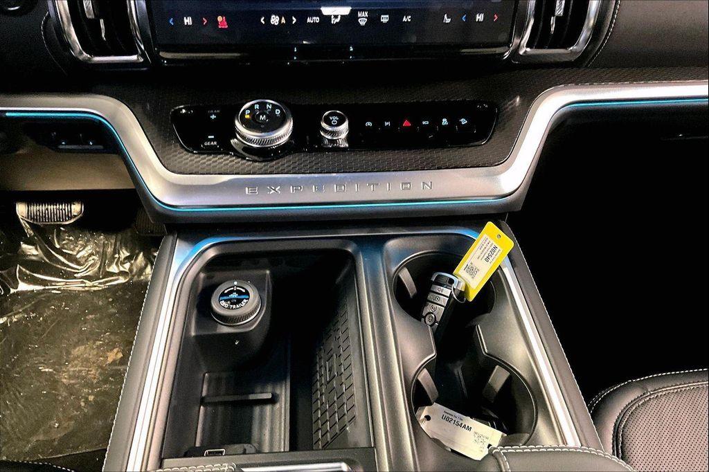 new 2025 Ford Expedition car, priced at $82,186