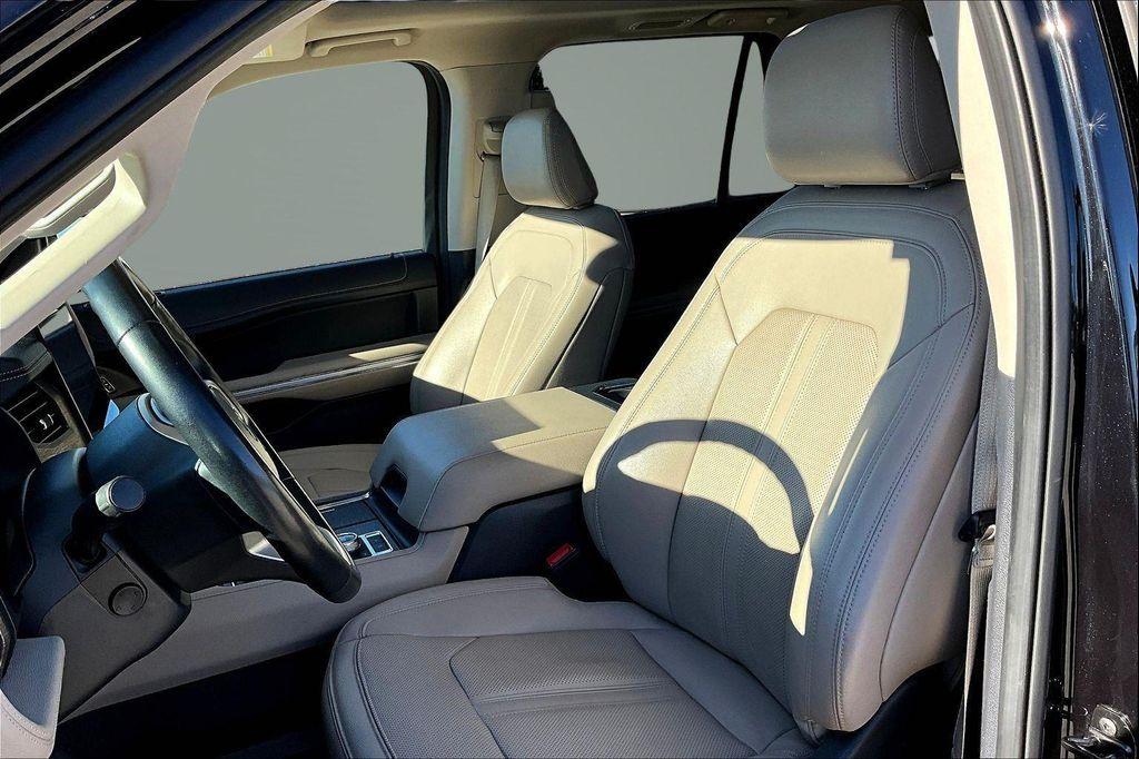 used 2024 Ford Expedition car, priced at $53,700