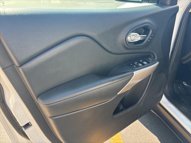 used 2018 Jeep Cherokee car