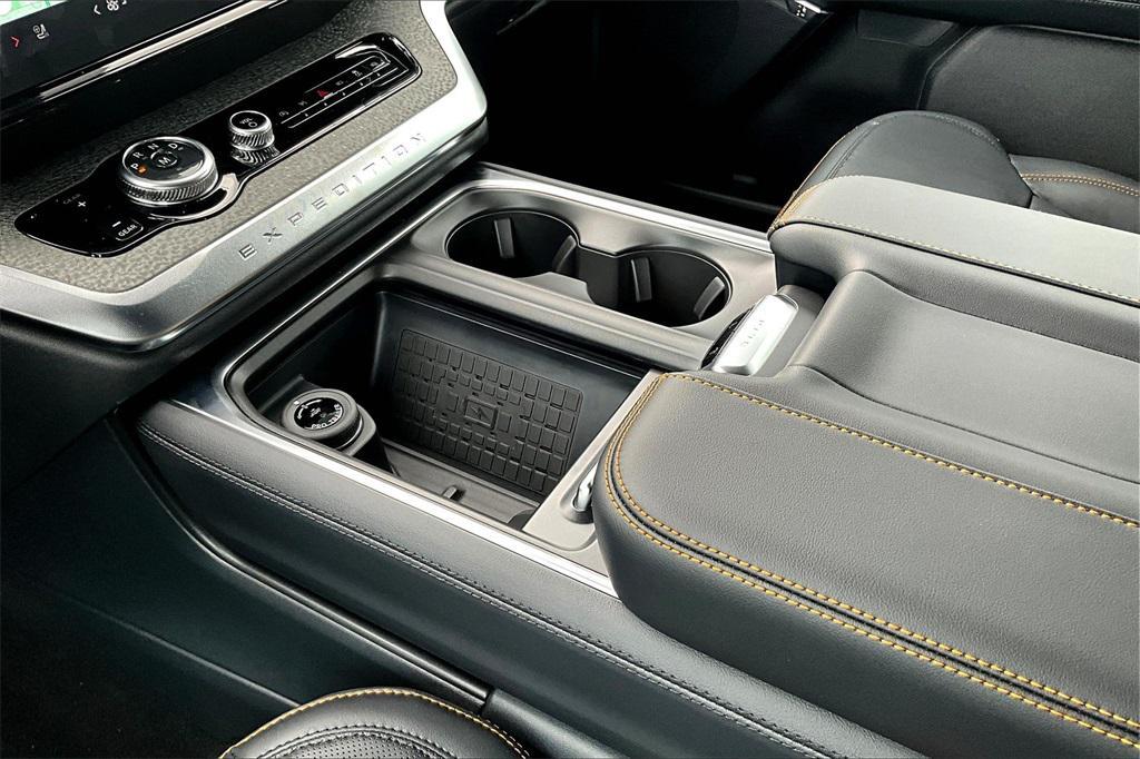 new 2025 Ford Expedition car, priced at $84,540