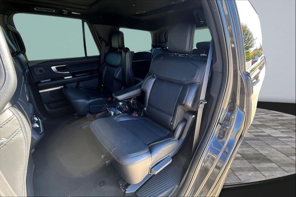new 2025 Ford Expedition car, priced at $82,159