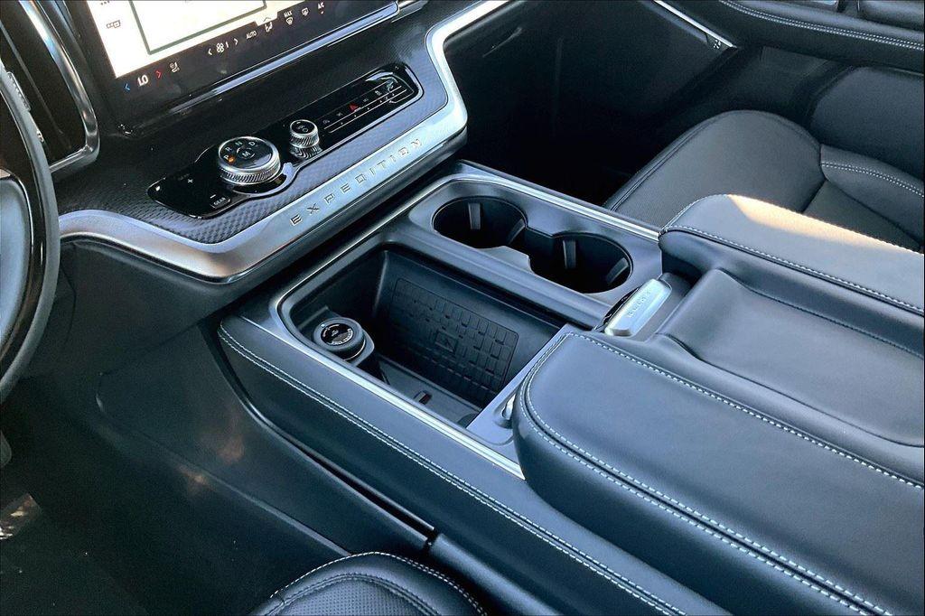 new 2025 Ford Expedition car, priced at $82,159