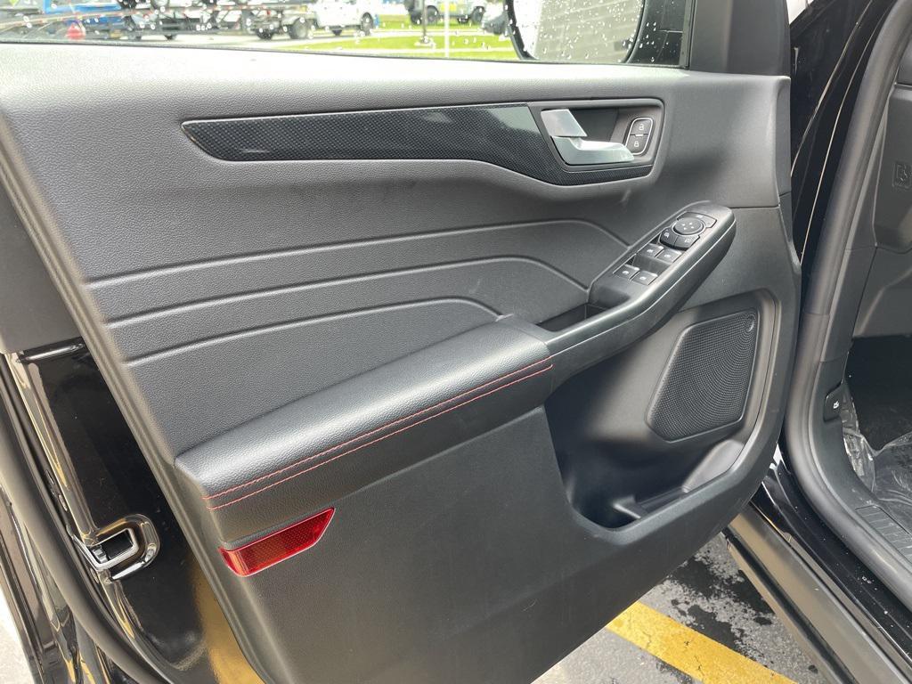 new 2025 Ford Escape car, priced at $29,899