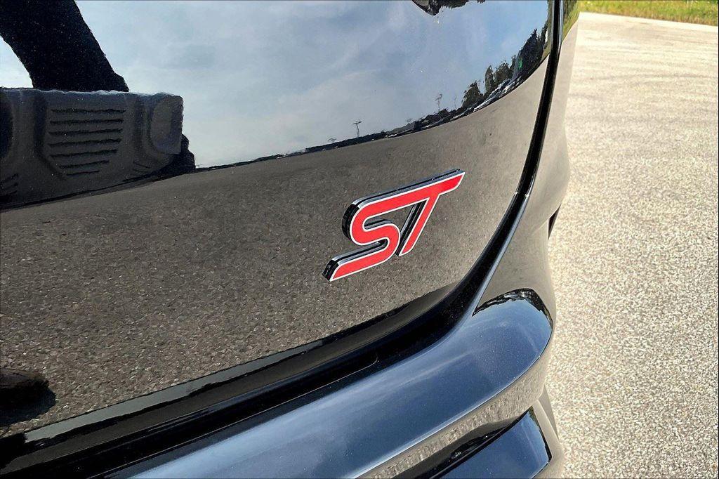 used 2022 Ford Edge car, priced at $35,998