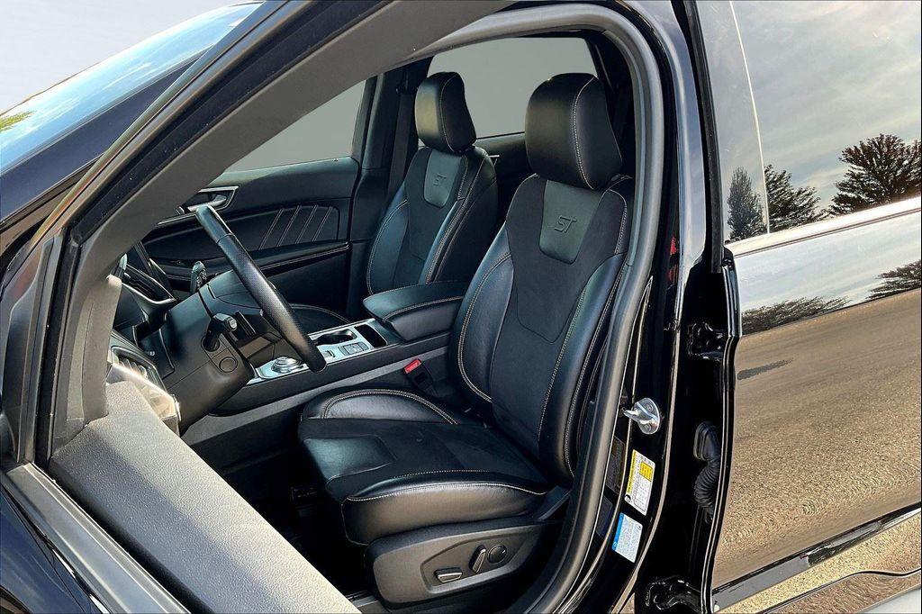 used 2022 Ford Edge car, priced at $35,998